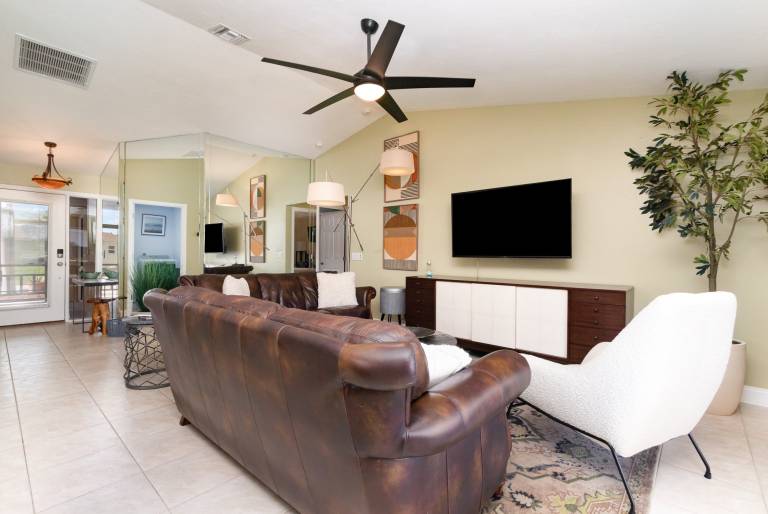 Family-oriented spacious vacation home with private pool & BBQ | Water view | Pets allowed — photo 5