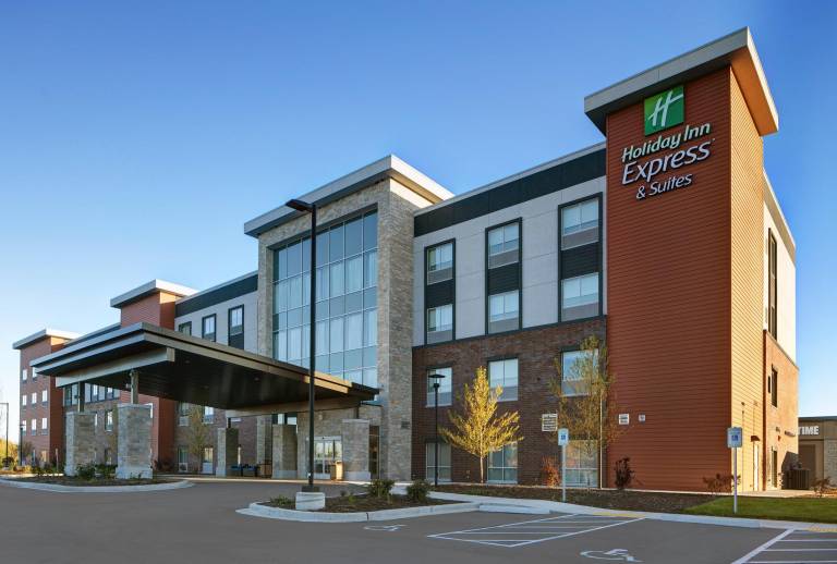 Holiday Inn Express And Suites Milwaukee Brookfield By IHG