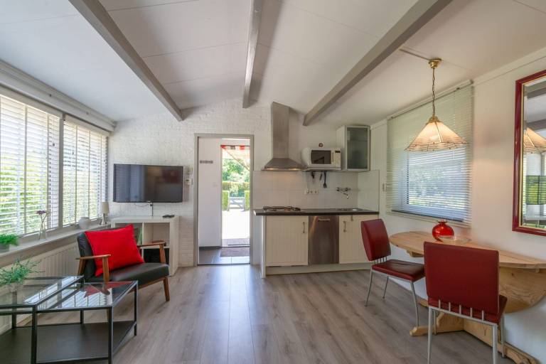 Vacation home with garden & patio — photo 3