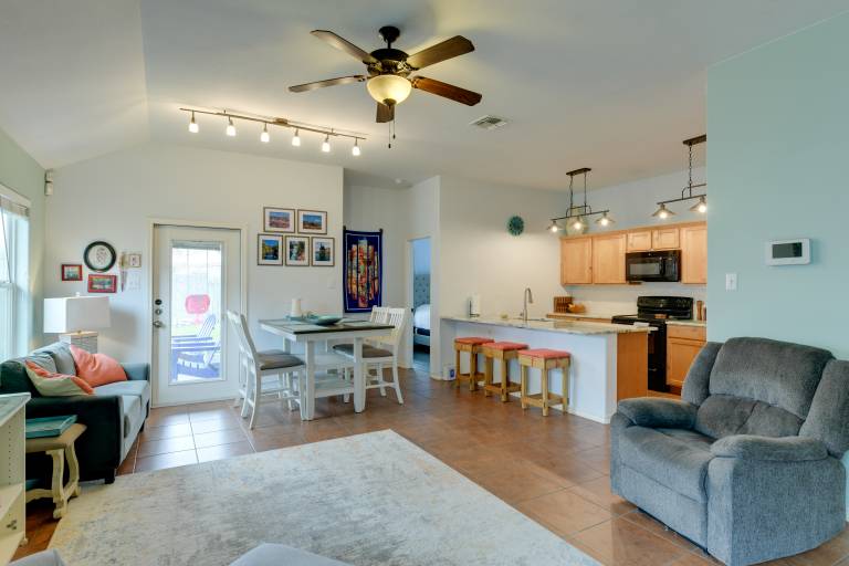 Corpus Christi Home w/ Patio < 10 Mi to Beach — photo 3