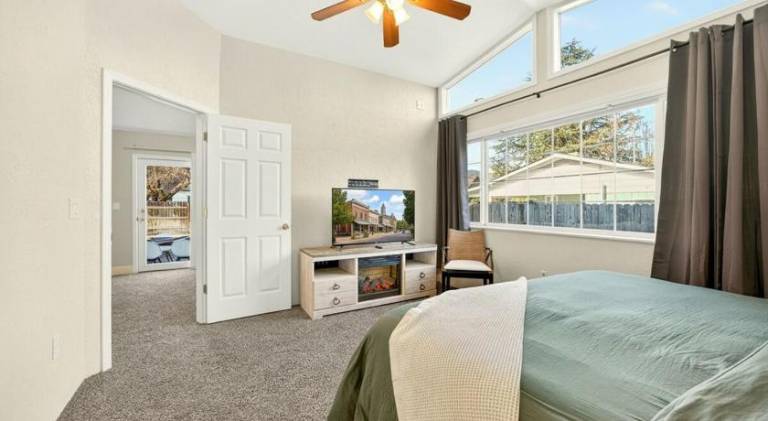 Charming vacation home | Pets allowed — photo 2