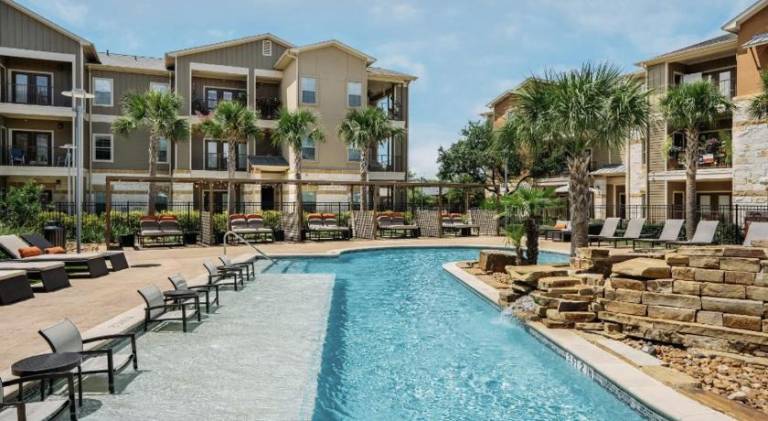 Landing Chic 1BD Courtyard Pool — photo 3