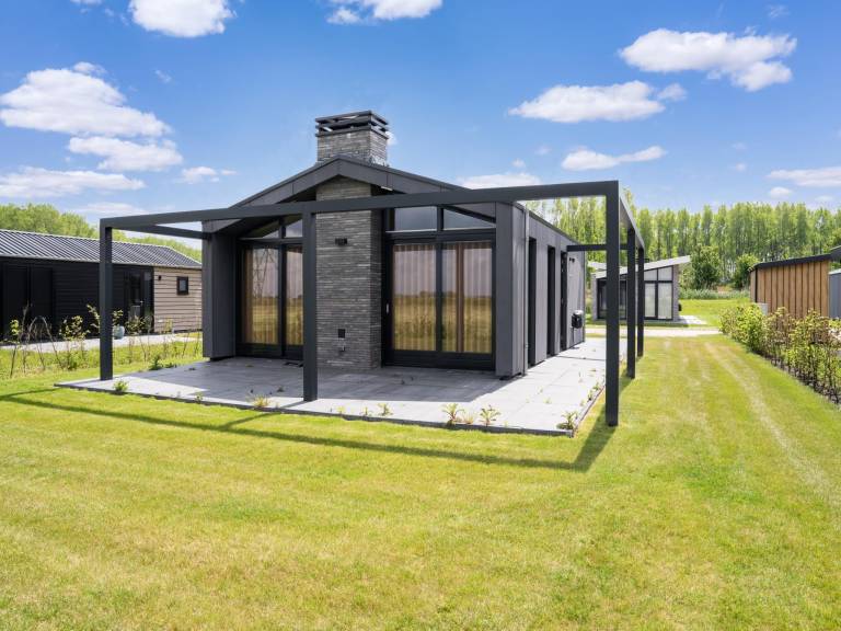 Romantisch genie&szlig;en am Wasser in Oud Ade