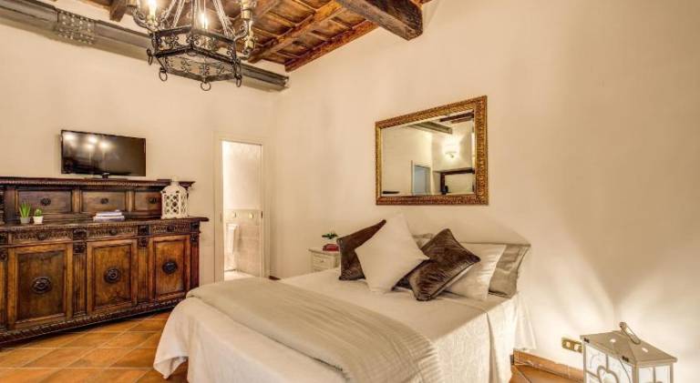 Rental apartment with hot tub | Next to Trevi Fountain | Pets are welcome in Vittoria