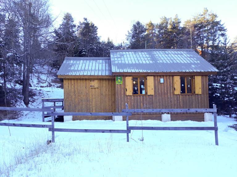 Gite with BBQ, patio & yard in Gap