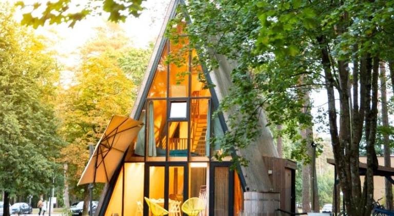 Chalet with hot tub — photo 3