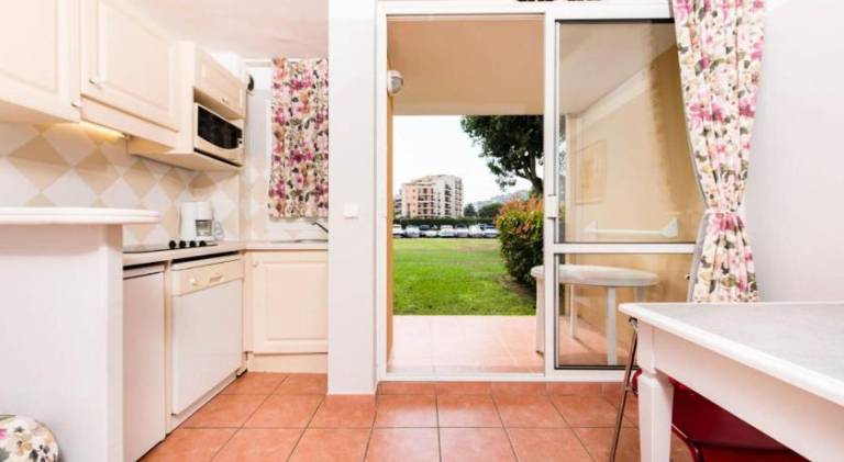 Rental apartment with patio & pool — photo 3