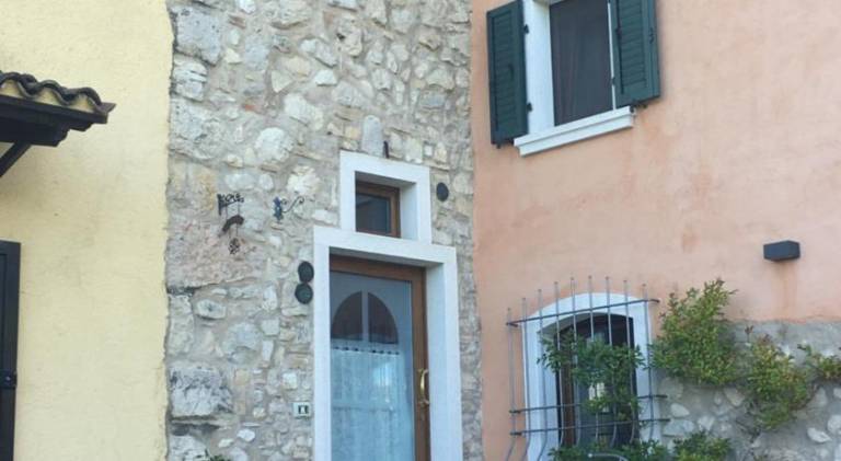 Rental apartment with 1 room for 2 persons in Caprino Veronese