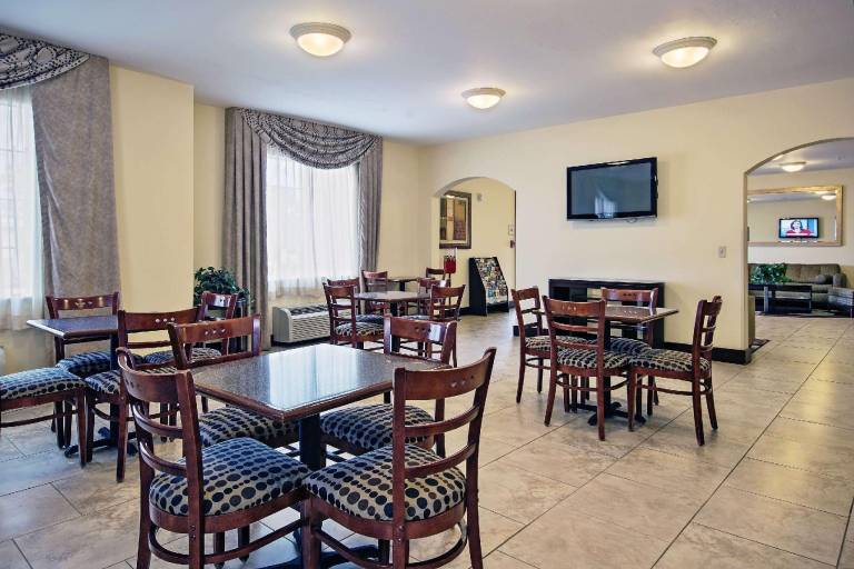 La Quinta Inn & Suites by Wyndham Morgan City — photo 5