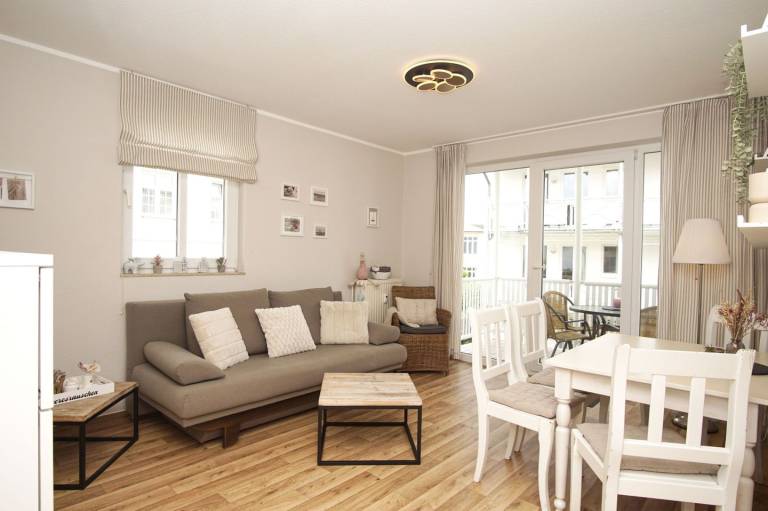 Ferienwohnung in Göhren mit gratis Schwimmbadnutzung in Sellin - Villa Karola — photo 4