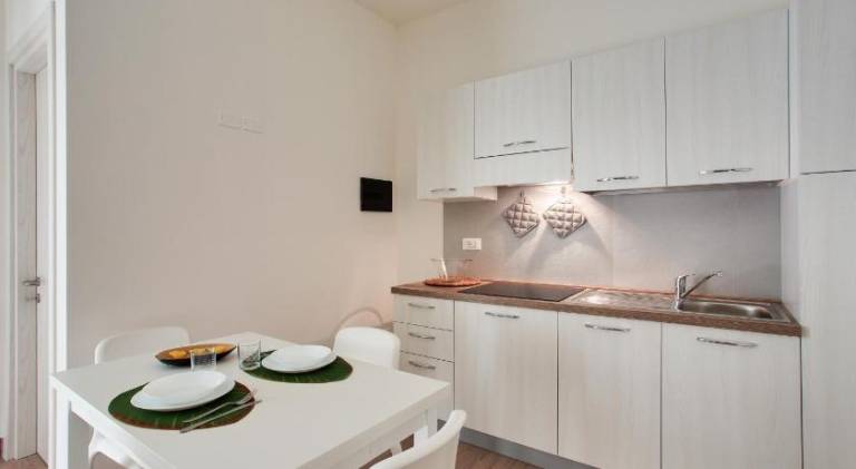 Serviced apartment with yard & terrace — photo 5