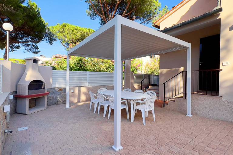 Family-oriented charming villa with BBQ & patio | Next to the beach | Pet-friendly — photo 5
