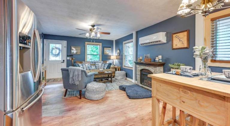 House with hot tub | Pets are welcome — photo 2