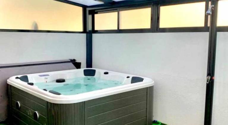 Chalet with hot tub | Dogs allowed — photo 3