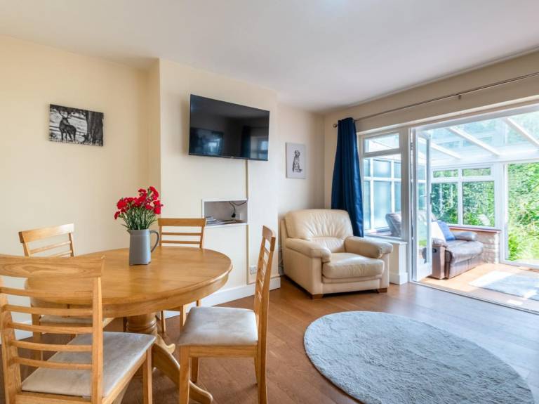 House with grill & yard | Pets allowed in Bakewell