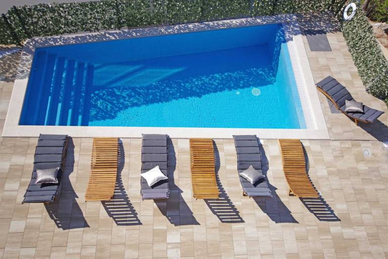Villa with private pool, barbecue & patio | Pool view — photo 2
