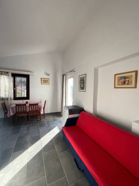 One bedroom apartment near beach Jelsa, Hvar (A-22256-d) — photo 2