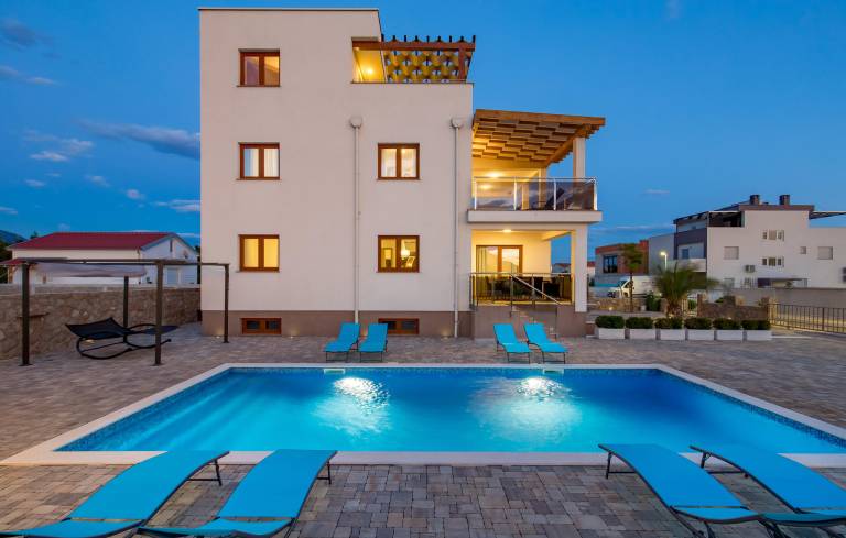 House  Starigrad
