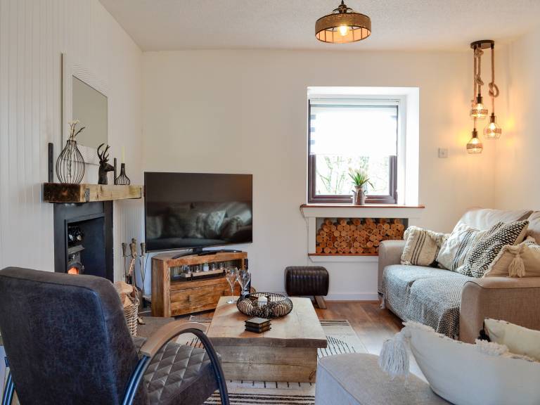 Family-friendly beautiful cottage with yard & jacuzzi | River view | Pets are welcome — photo 5