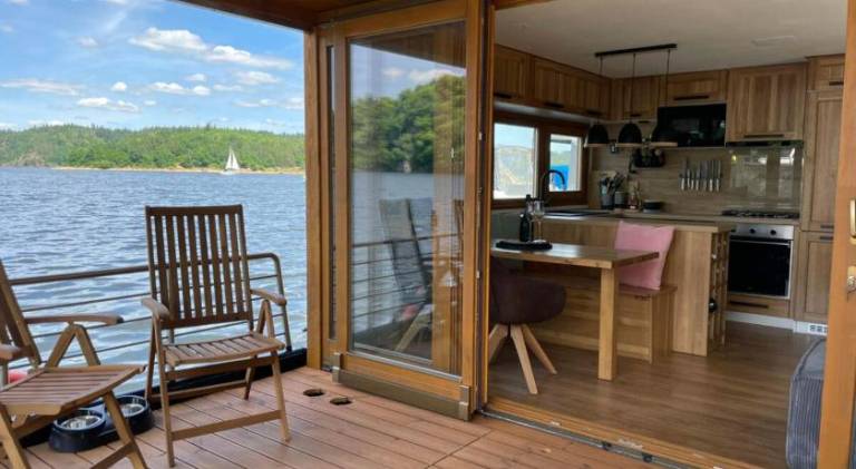Luxury houseboat, Orlik Castle — photo 4