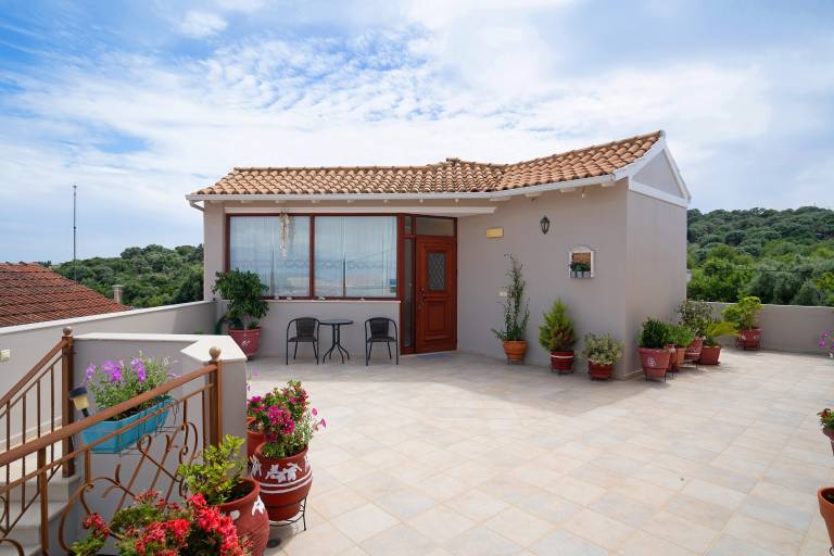 "Lakis Apartment" with Sea View, Garden, Terrace & Wi-Fi in Lefkada