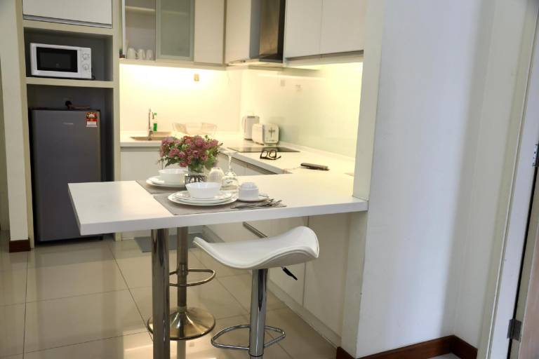 Holiday apartment with jacuzzi & pool | Next to Petronas Towers | Perfect for remote work — photo 5