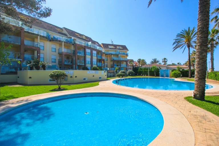 Holiday apartment with garden, pool & patio — photo 4