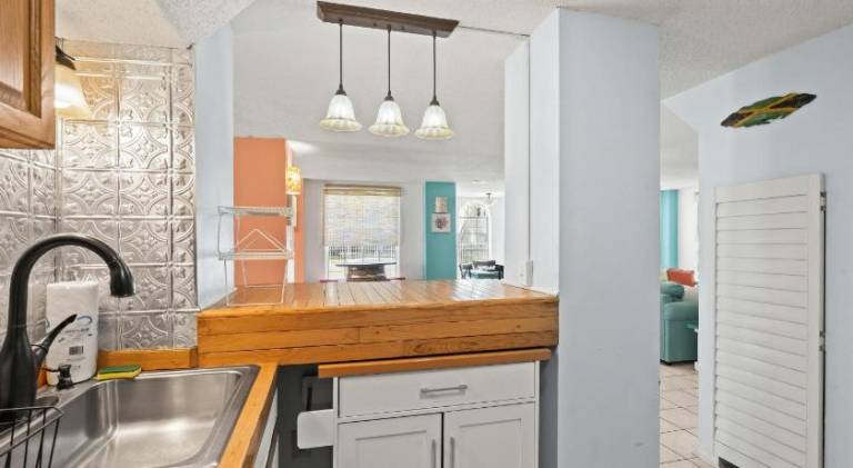 Nice vacation home | Beach nearby | Dogs allowed in Garden City, SC