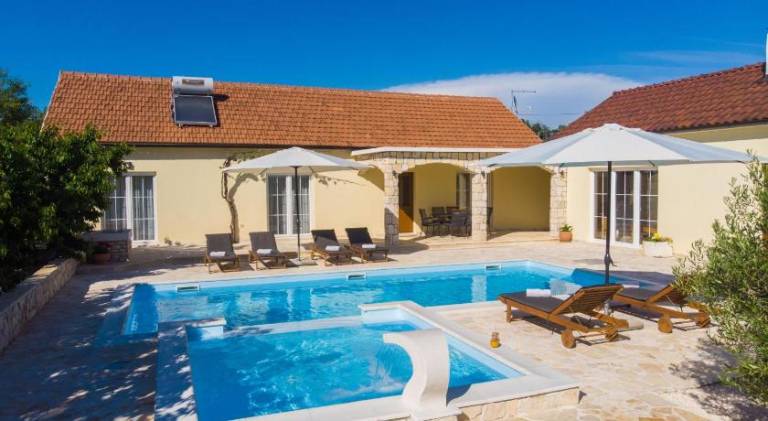 Vila  Blizna Gornja