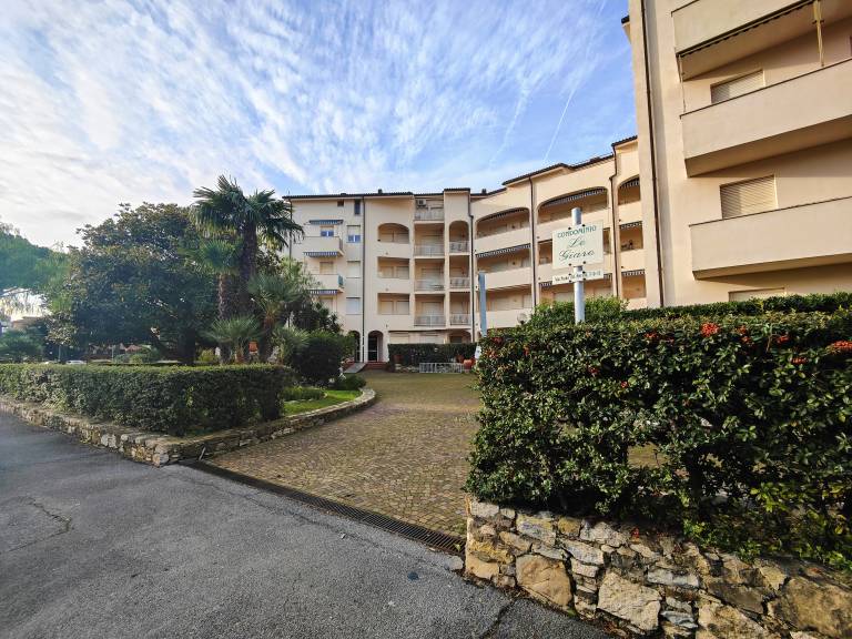 Family-oriented charming apartment with patio & pool | Pet-friendly — photo 3