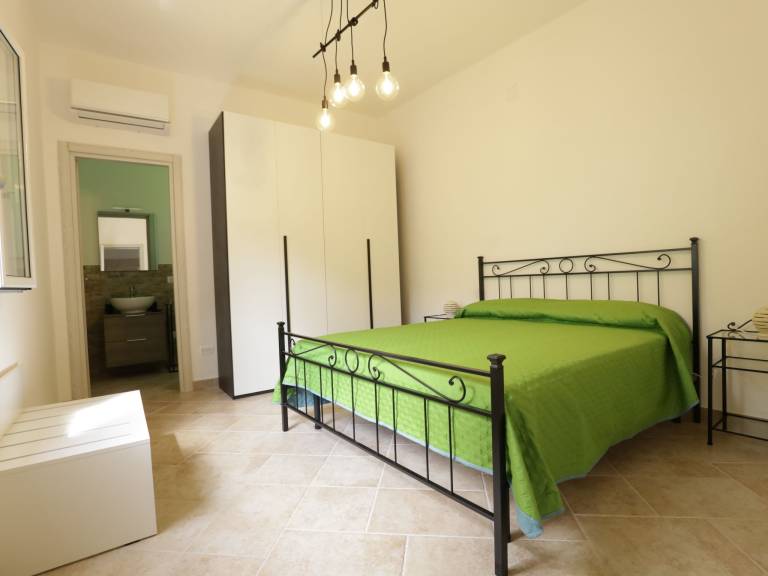 Beautiful apartment with yard & patio | Pets are welcome — photo 3