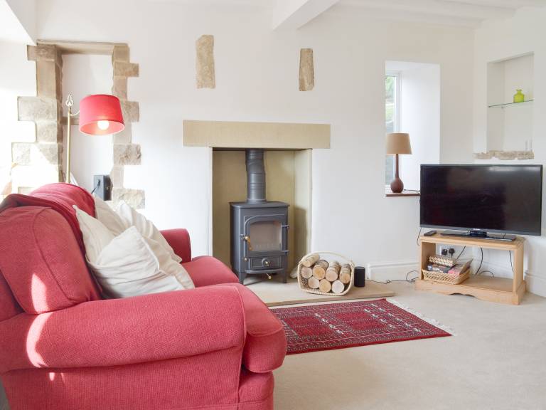 Family-friendly nice cottage with patio & yard | Pet-friendly — photo 2