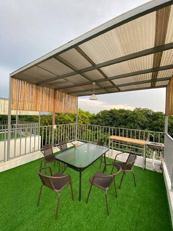 House with pool & BBQ | Perfect for remote work | Pets allowed — photo 3