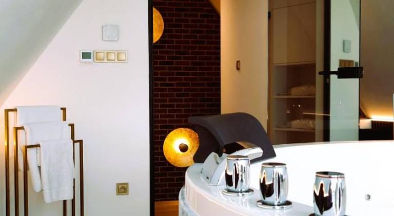 Rental apartment with jacuzzi — photo 4