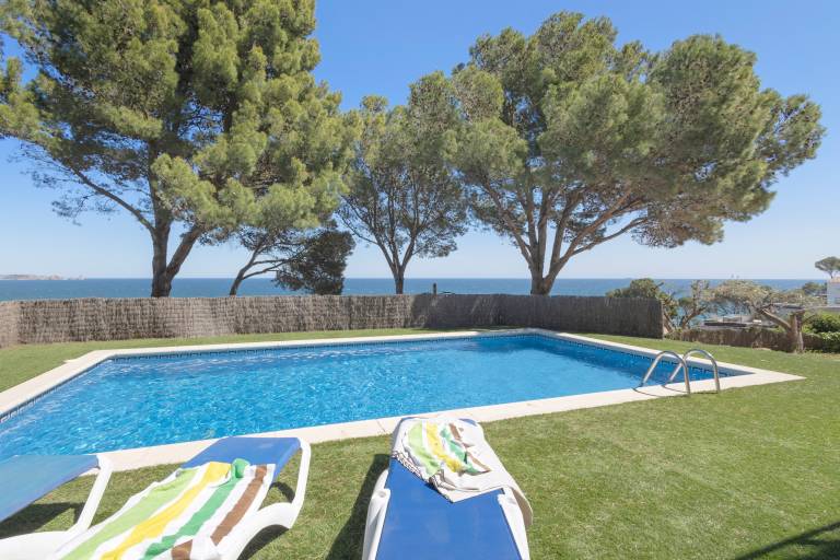 House with Stunning Sea Views Just Steps from Playa del Racó — photo 2