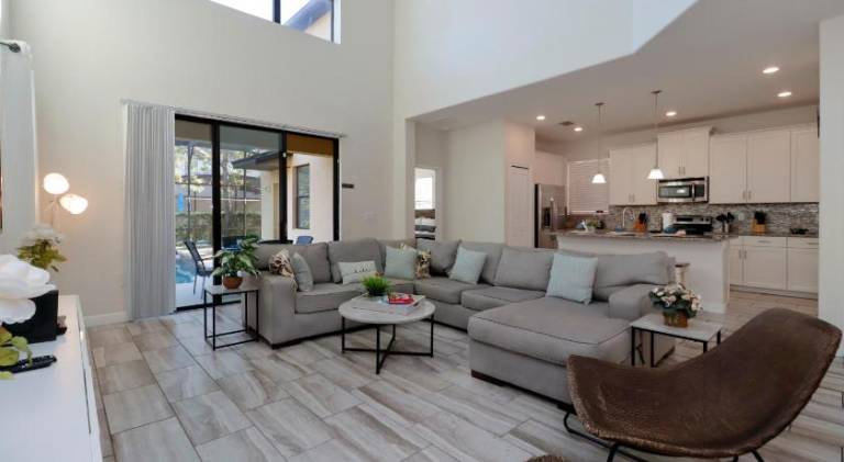 Vacation home with pool & hot tub — photo 3