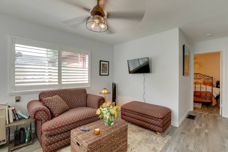 Hot Tub & Grill: Pet-Friendly Apt, Walk to Midtown — photo 5