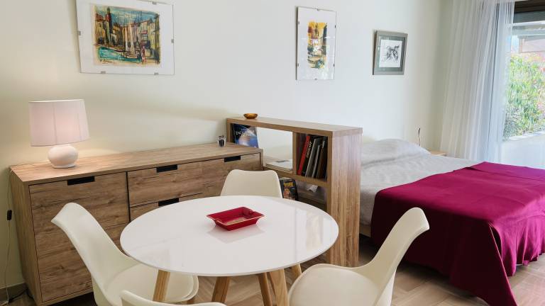 Studio with patio | Beach nearby | Pet-friendly — photo 4