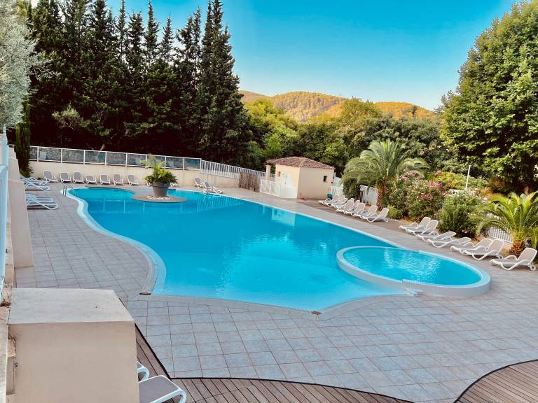 Children-friendly charming chalet with garden, patio & pool | Pets are welcome — photo 3