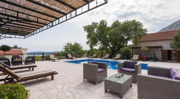 Villa with pool & hot tub | Dogs allowed — photo 5