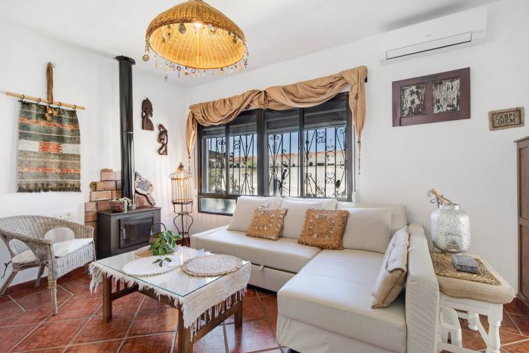 Child-friendly vacation home with terrace, private pool & BBQ | Garden view | Suitable for remote work | Pets allowed — photo 5