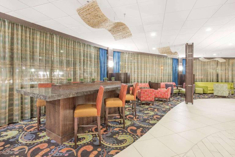 Ramada Plaza by Wyndham Fayetteville Fort Bragg Area — photo 5