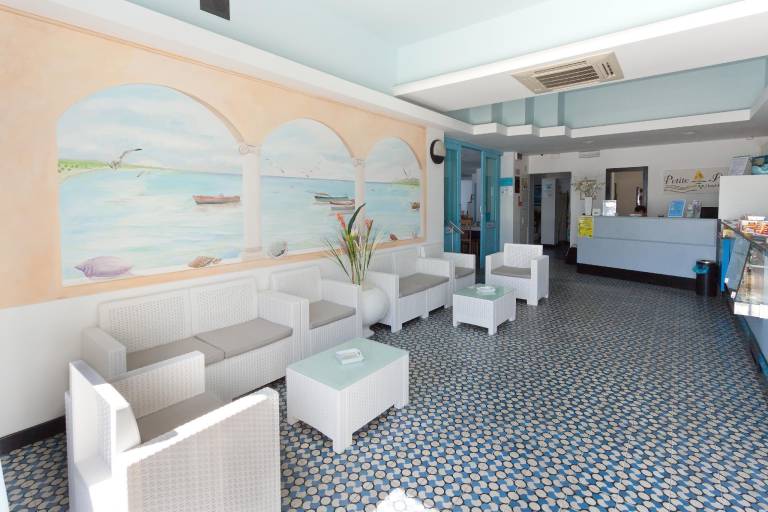Hotel Petite Fleur - Alba Adriatica — photo 4