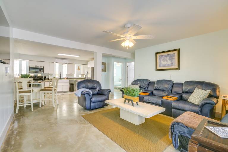 Walk to Beach: Fort Meyers Home w/ Patio! — photo 3