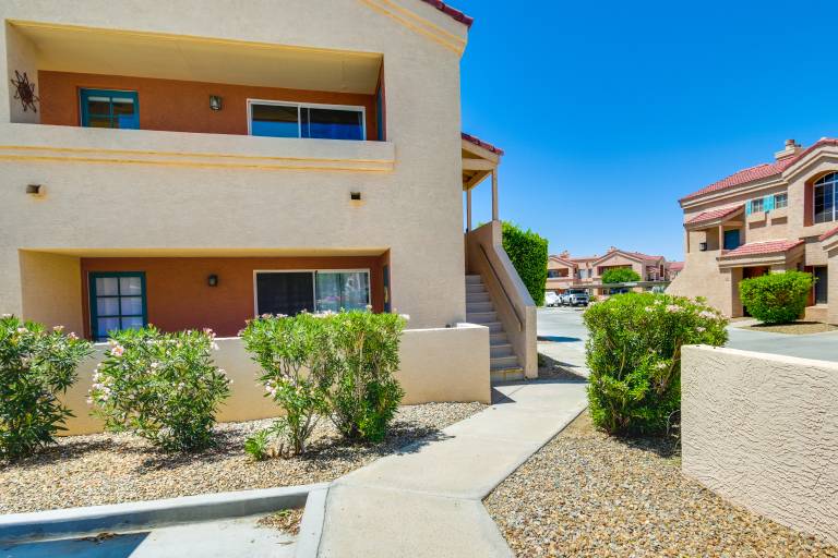 Walk to Rotary Park: Lake Havasu City Condo — photo 2