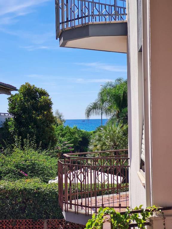 Apartment with 2 rooms for 6 persons in Latina