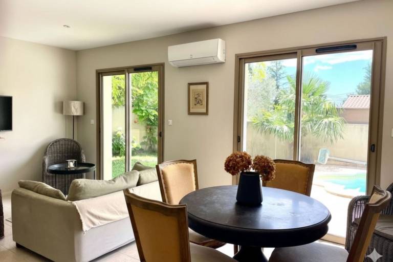 Vacation home with private pool, barbecue & patio — photo 3