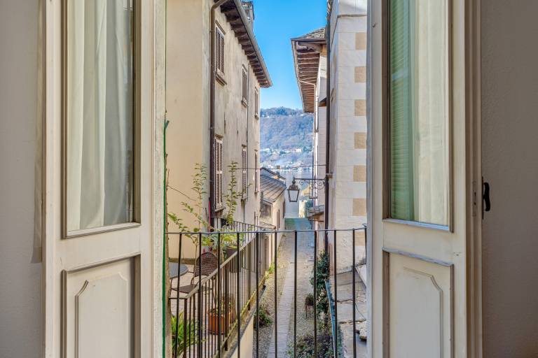 Holiday apartment with patio | City view — photo 2