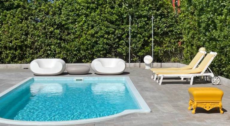 Apartment with pool — photo 2