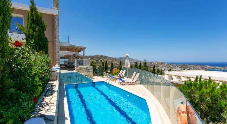 Villa with yard, patio & private pool | Suitable for remote work | Pets allowed — photo 2